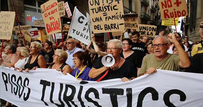 Cal ordenar el turisme: ni restringir ni deixar camp lliure
