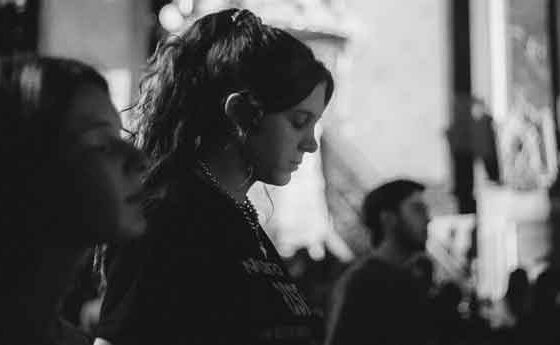 Camineu mentre teniu llum