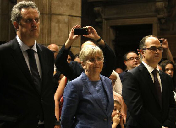 Canvis en el govern: "engany" per a uns i "normalitat" per a altres