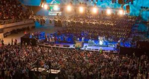El Palau Sant Jordi s’omple de lloança a Crist en el Festival Internacional de l’Esperança