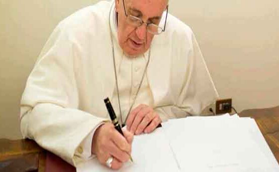 El Papa Francesc escriu la seva primera exhortació apostòlica