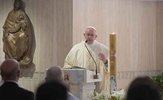 El Papa exalta "la tendresa" contra "la rigidesa que condemna"