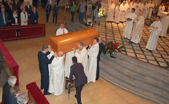 El bisbe Malla rep sepultura a la capella de la Mare de Déu de Montserrat