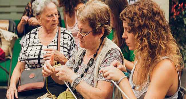 El món social i cultural s'uneixen per sensibilitzar sobre la gent gran