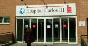 El sacerdot afectat per l’ebola arriba a Madrid
