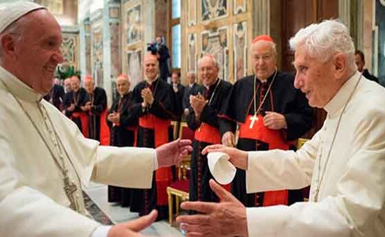 Francesc diu que Benet XVI "continua servint l'Església" i que transmet "sentit de l'humor i alegria" des de la fe
