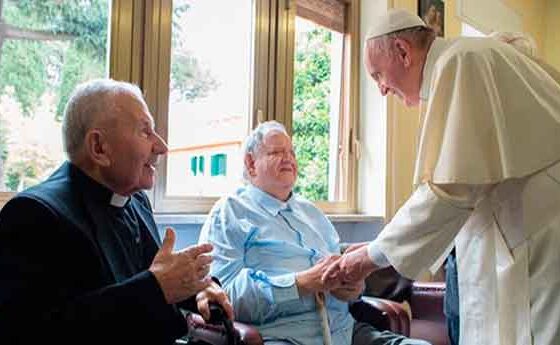 Francesc diu que els laics són capdavanters: "El compromís no ve per l'ordenació sacerdotal
