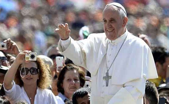 Intensa visita papal a Albània