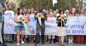 La Comunitat de Sant’Egidio recorda les víctimes de l’atemptat de la Rambla amb una ofrena floral