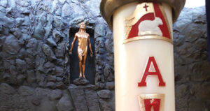 La Pasqua torna a rebrotar enmig del dolor