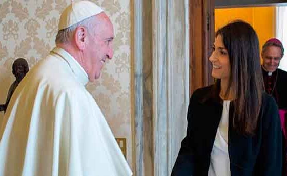 La nova alcaldessa de Roma diu que ha quedat "profundament impressionada" després de reunir-se amb el Papa