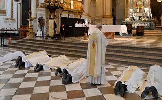 L'arquebisbe de Granada demana perdó per tots els pecats i escàndols de l'Església