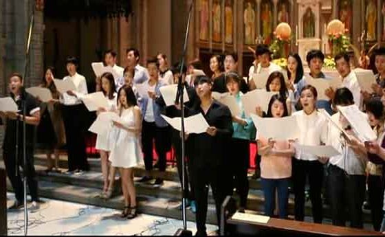 Les estrelles pop coreanes dediquen una cançó al Papa