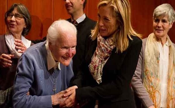 Lliurament del Memorial Cassià Just a la comunitat filipense de l'Escola Nostra Senyora de Lurdes