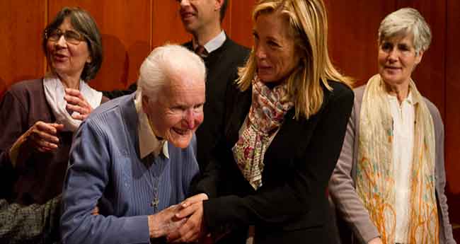 Lliurament del Memorial Cassià Just a la comunitat filipense de l'Escola Nostra Senyora de Lurdes