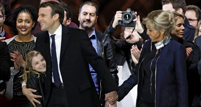 Macron s'ha posat molt bé en escena; ara ha d'entrar en matèria