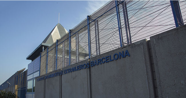 Migra Studium i Irídia denuncien les condicions del CIE