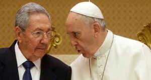 Raúl Castro promet "tornar a pregar i a l'Església" en una trobada amb Francesc