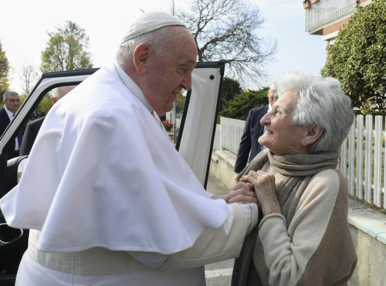 Papa visita la seva cosina