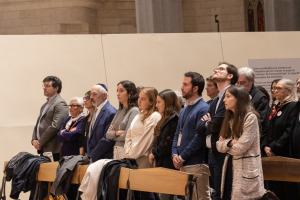 Joves a la missa de la Sagrada Família