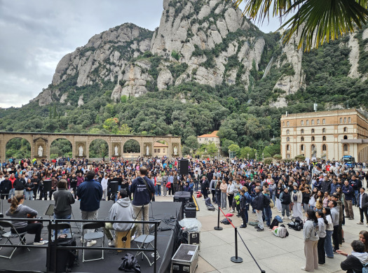800 alumnes de l’Escola Cristiana pregaran amb Lleó XIV a Montserrat