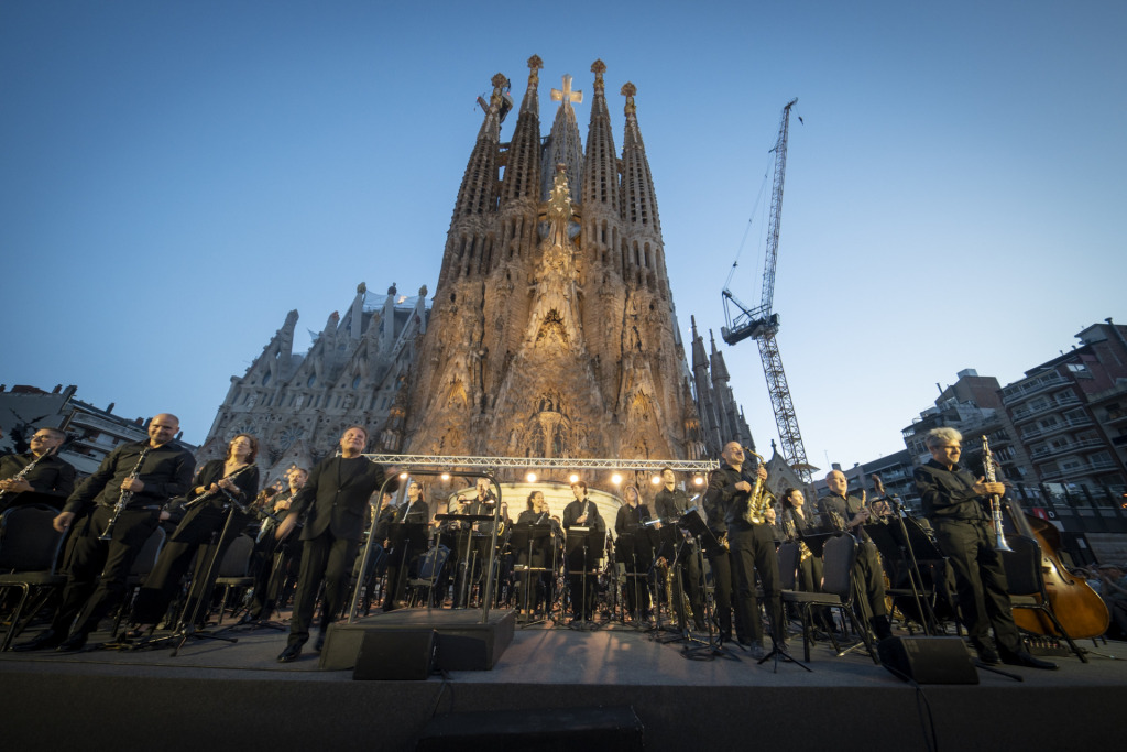 La Banda Municipal de Barcelona protagonitza un concert a l’aire lliure davant de la Sagrada Família
