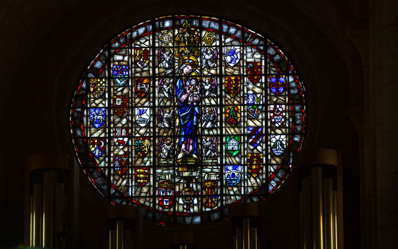 Rosetón en la iglesia cisterciense de Poblet. El monasterio se caracteriza por su significación histórica, patrimonial, espiritual y cultural. Foto: Agustí Codinach.
